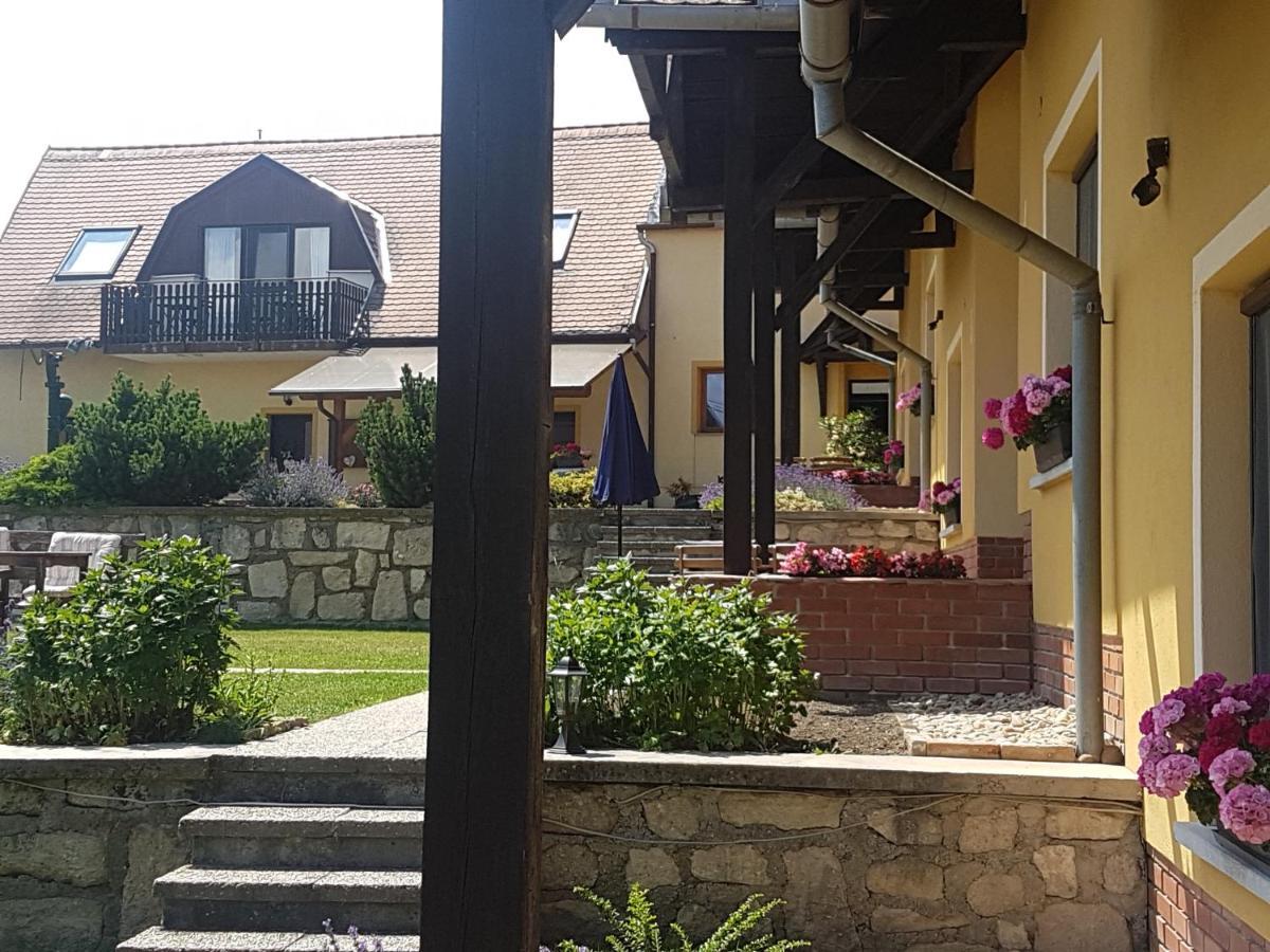 Fertőrákos Huber Panzio Bed & Breakfast エクステリア 写真