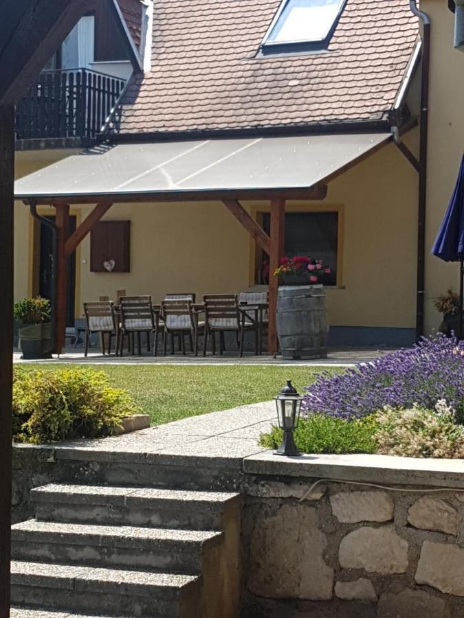 Fertőrákos Huber Panzio Bed & Breakfast エクステリア 写真
