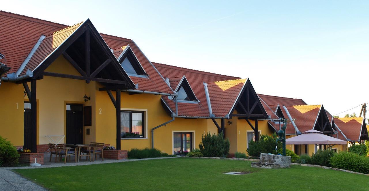 Fertőrákos Huber Panzio Bed & Breakfast エクステリア 写真